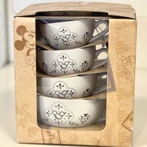 Disney measuring cup set